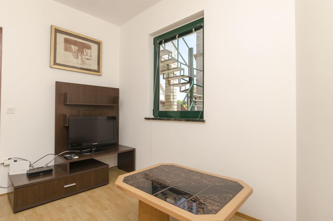 Apartments Mirko พรีมอชเตน ภายนอก รูปภาพ